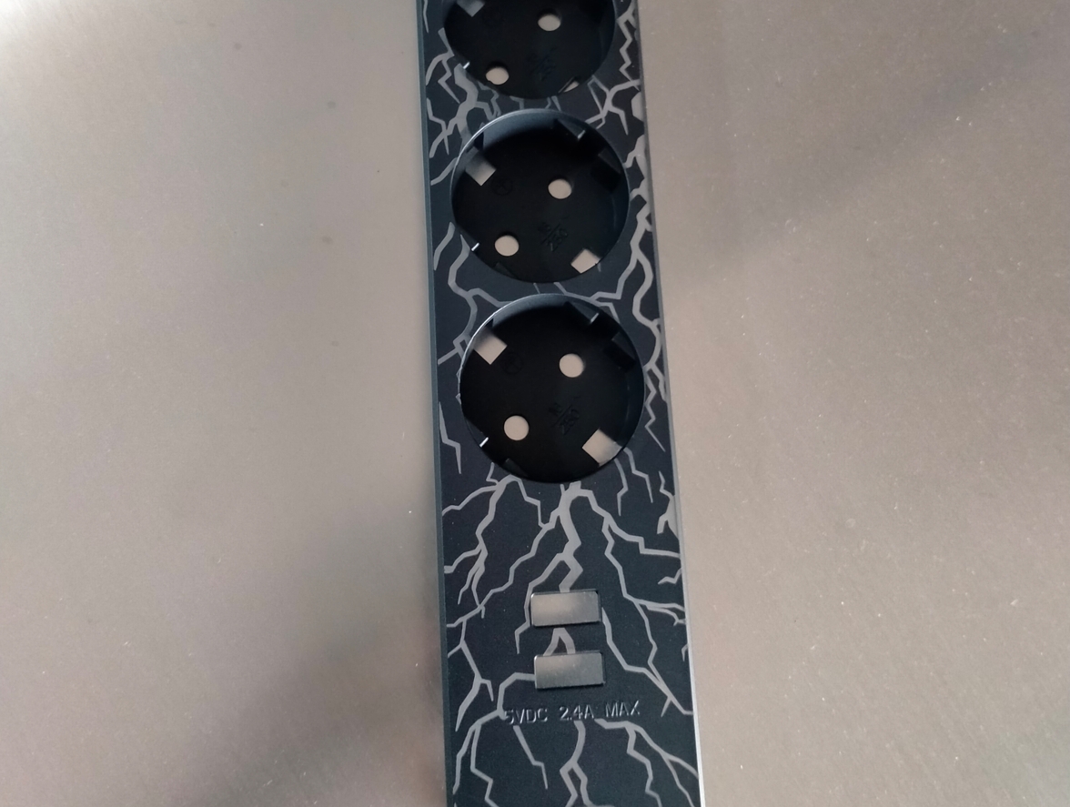 多彩闪电插座激光雕刻